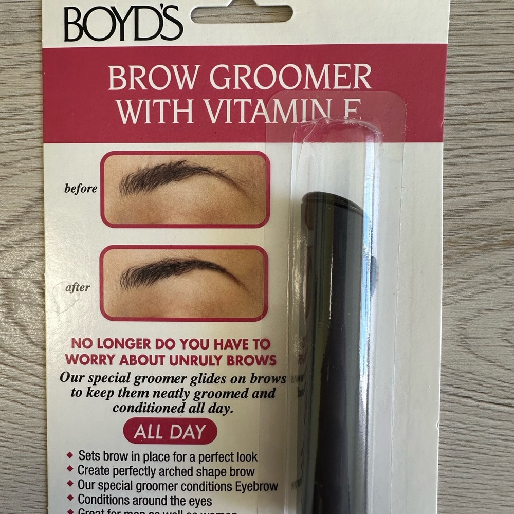 Brow Groomer with Vitamin E